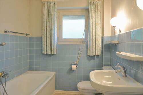 Badezimmer mit Wanne, EG - 