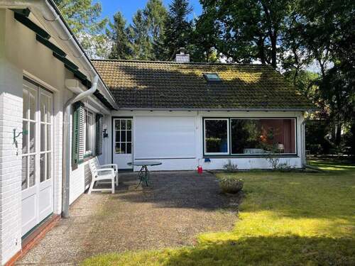 Terrasse und Garten - Charmantes Einfamilienhaus, Zufahrt, Garage, großer Garten