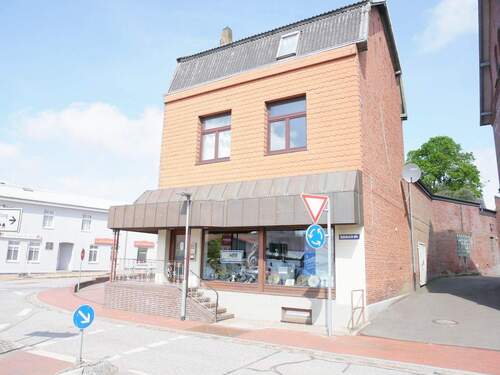 Frontansicht - 9 Zimmer Mehrfamilienhaus, Wohnhaus zum Kaufen in Albersdorf