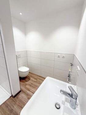 Gäste WC mit Dusche - 