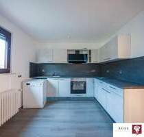 Frisch renovierte Dachgeschosswohnung mit Außenstellplatz im Zentrum von Winnenden