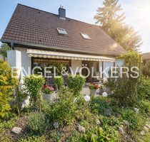 Sonniges Einfamilienhaus mit viel Platz und einem herrlichen Garten in ruhiger Umgebung - Berlin Lichterfelde