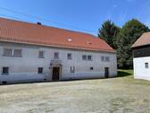 Vorderansicht Haupthaus - Traditionsreicher Hof sucht neue Nutzer!