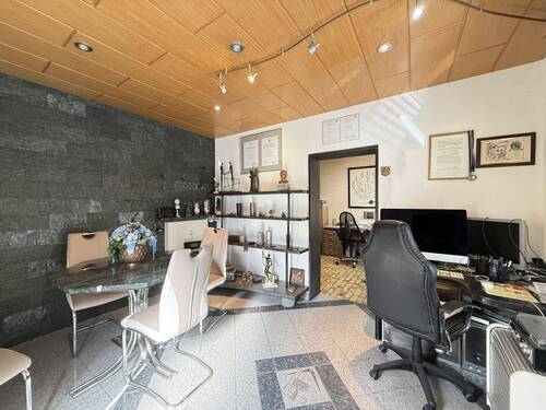Gewerbe-/Büroeinheit (Optional) - Etagenwohnung mit 130,00 m&sup2; in Brachbach zur Miete