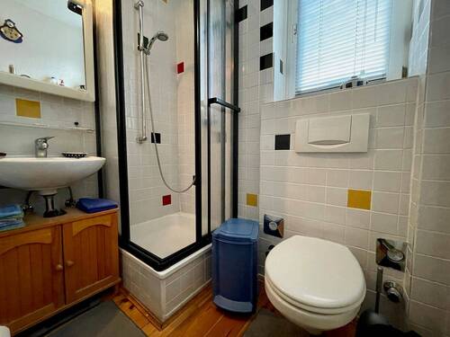 Bad mit Dusche (EG) - 