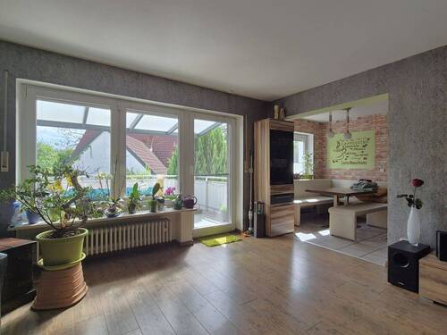 Wohnzimmmer - Mehrfamilienhaus, Wohnhaus mit 105,00 m² in Sulzemoos zum Kaufen