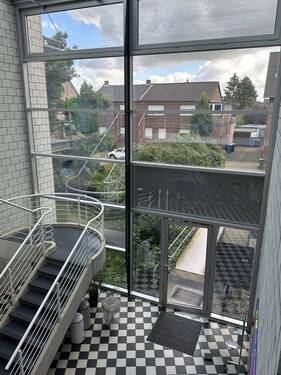 Blick zum Haupteingang - 