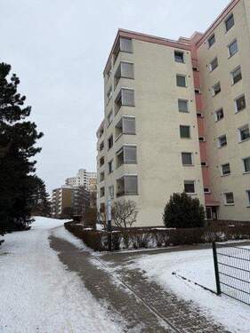 Hausansicht.jpg - Dreizimmrige Balkonwohnung mit Stellplatz und viel Potential in Berlin-Lichterfelde - unter 3.300,- €m²!!!