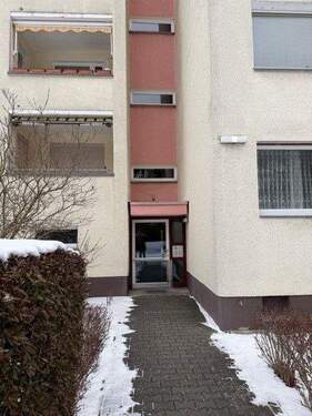 Hauseingang - 3 Zimmer Etagenwohnung zum Kaufen in Berlin