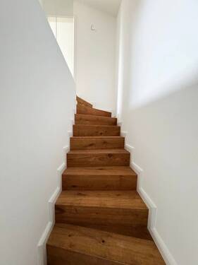 Treppe ins 1 OG - 