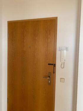 Eingangstür mit Sprechanlage - 