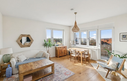 Wohnzimmer - Über den Dächern von Tempelhof - Zwei Balkone, Weitblick & Abendsonne