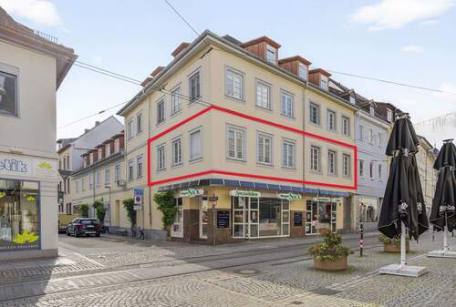 Hauseckansicht - Sanierte, charmante 3-Zimmer-Altbauwohnung im Herzen von Durlach