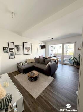 Wohnzimmer - 2 Zimmer Etagenwohnung zur Miete in Aschaffenburg