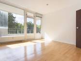 Schlafzimmer mit direktem Zugang zum Balkon.jpg - 