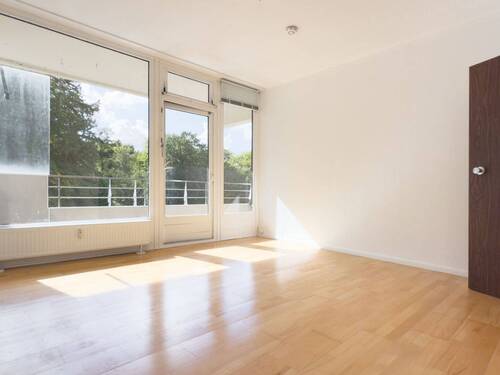 Schlafzimmer mit direktem Zugang zum Balkon.jpg - 
