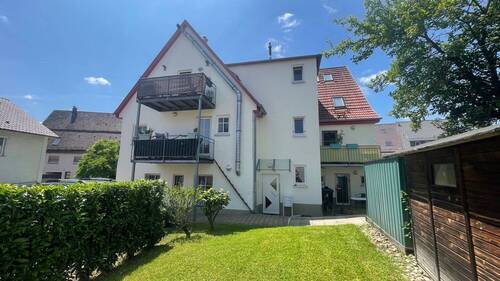 Garten und Blick zum Haus - 