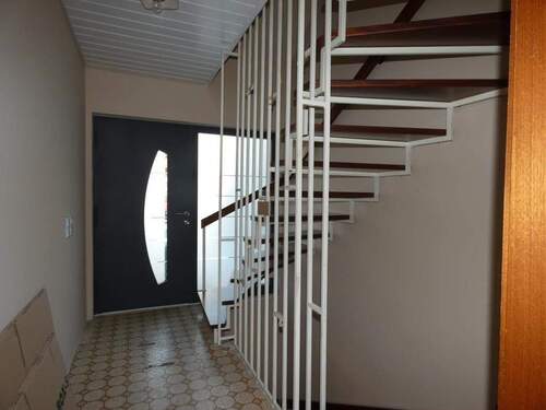 Eingangsbereich - Treppenhaus - 5 Zimmer Einfamilienhaus in Neuhaus