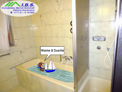 Bad mit Wanne und Dusche - 