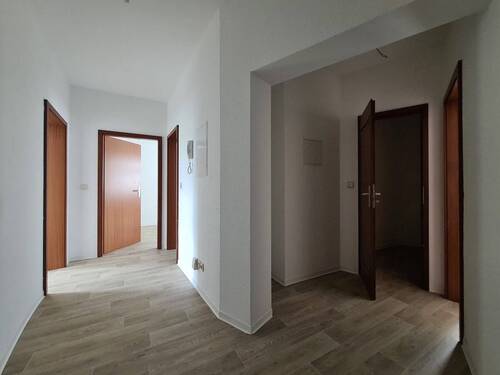Flur mit Abstellkammer - 2 Raum Wohnung in Chemnitz ?? - 290,00 EUR Kaltmiete, ca.  70,90 m² Wohnfläche