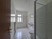 Bad mit Dusche - 