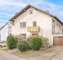 Mehrgenerationen leicht gemacht: Zweifamilienhaus mit zwei Garagen in beliebter Wohnlage - Waldbronn / Reichenbach