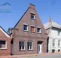 360° Rundgang - Historisches Zweifamilienhaus mit Platz & Feuchtigkeitsschäden zu verkaufen - Krempe