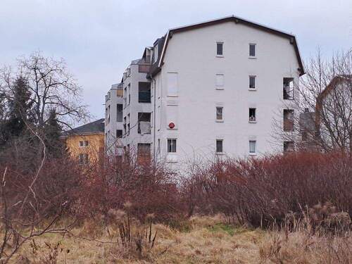 Rückansicht 2 - 2 Zimmer Etagenwohnung zum Kaufen in Freital