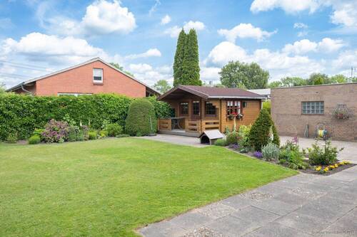 Gartenhaus und Garage - 