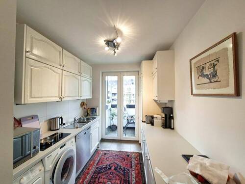 Küche mit Zugang zum Balkon - 