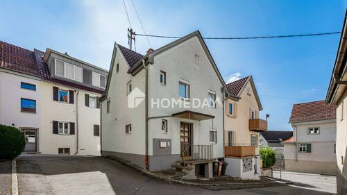 Außenansicht 1 - 5 Zimmer Doppelhaushälfte in Fellbach