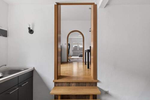 Erdgeschoss Küche mit Blick ins Esszimmer - 