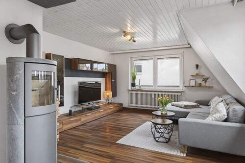 Obergeschoss Wohnzimmer - 6 Zimmer Mehrfamilienhaus, Wohnhaus zum Kaufen in Jockgrim