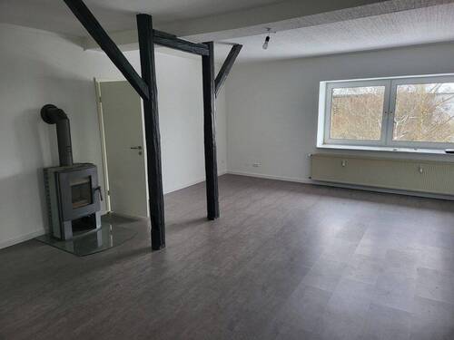 großes Wohnzimmer - 4 Zimmer Etagenwohnung in Auderath