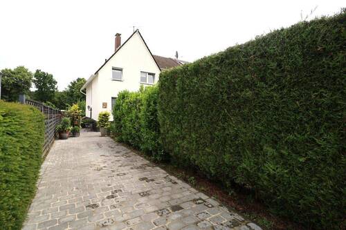 Einfahrt - Mehrfamilienhaus, Wohnhaus mit 163,50 m&sup2; in Weilerswist-Metternich zum Kaufen