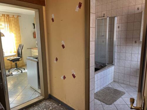 Bad mit Wanne WE 02 - 