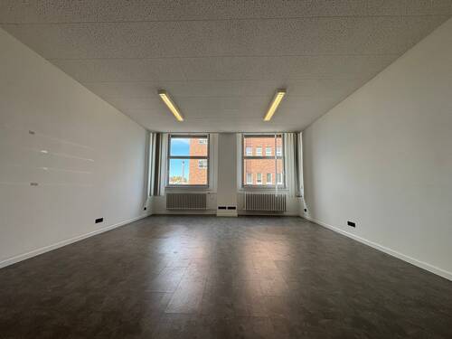 Raum 1 - Büro-Praxisfläche in Berlin - 910,00 EUR Kaltmiete,