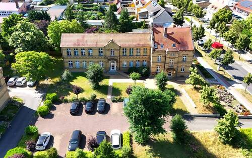 Drohnenansicht - 6 Zimmer Mehrfamilienhaus, Wohnhaus zum Kaufen in Bitterfeld-Wolfen/ Wolfen