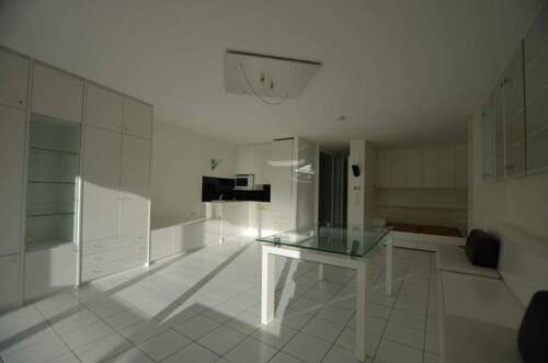 Kombiniert Wohn_Schlaf-_Küchenbereich - 1 Zimmer Etagenwohnung zum Kaufen in Stuttgart / Stuttgart-Mitte