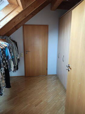 Ankleidezimmer DG. zum Bad - 