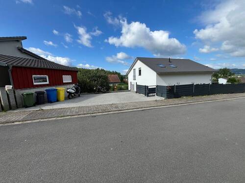 Haus mit 2 Stellplätzen - 