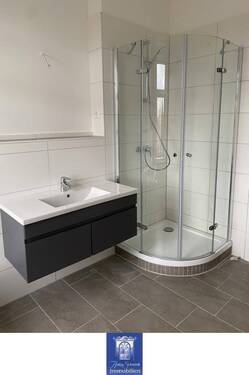 Bad - Bezaubernde 3-Zimmerwohnung mit Balkon! Blick ins Grüne!