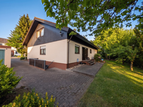 Zugang - 7 Zimmer Einfamilienhaus zum Kaufen in Kaiserslautern