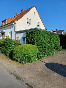 Giebelansicht mit Anbau - 8 Zimmer Einfamilienhaus zum Kaufen in Lünen