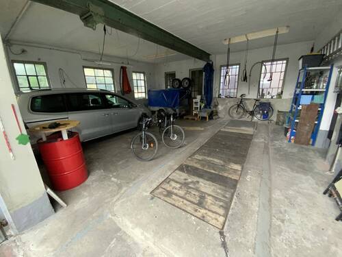 Garage / Halle mit Grube - 