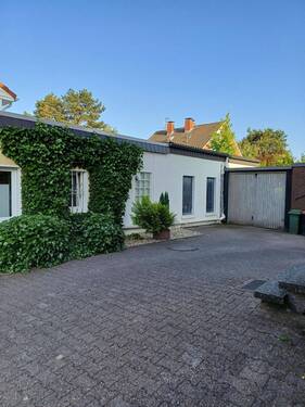Rückansicht Anbau und Garage - 8 Zimmer Einfamilienhaus in Lünen
