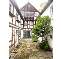 Ein Haus mit Geschichte - liebevoll saniertes Wohn- und Geschäftshaus mit besonderer Ausstrahlung - Hünfeld