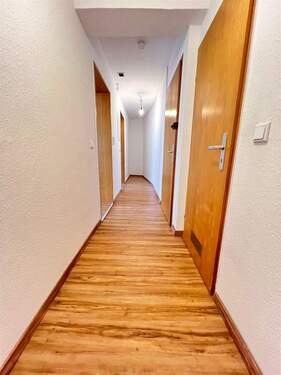 Flur - Etagenwohnung mit 92,00 m&sup2; in Nürnberg zur Miete