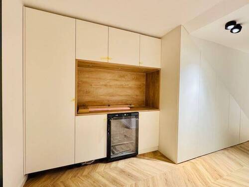 Lounge mit Weinkühlschrank - 