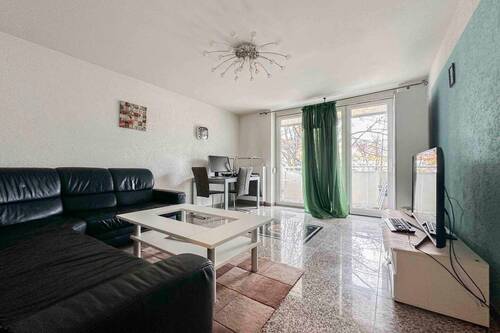 Wohnzimmer - Top gepflegt mit praktischem Grundriss - Charmante Wohnung mit Balkon in Nürnberg